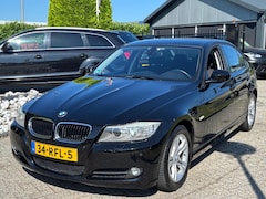 BMW 3-serie - 318i Sedan Executive 2011 Zwart NL Auto