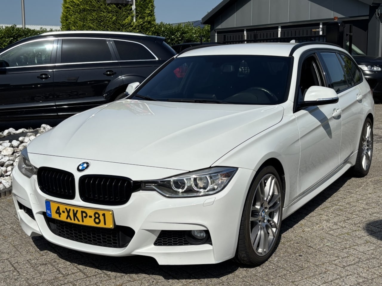 BMW 3-serie Touring - 320i Exe M-Pakket 2014 Wit Trekhaak - AutoWereld.nl