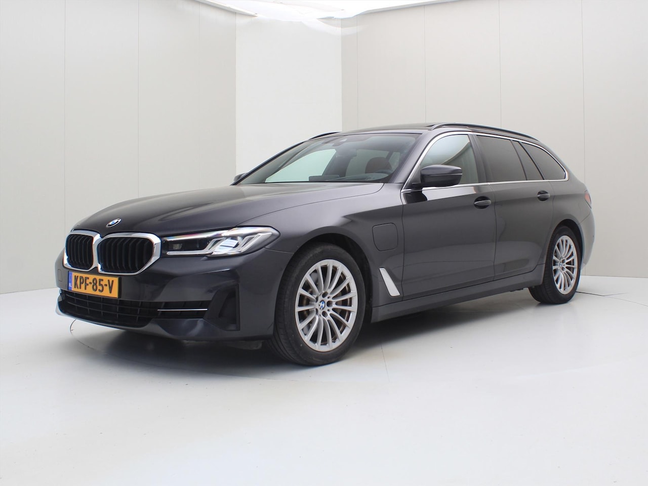 BMW 5-serie Touring - 530e 292pk Automaat Executive Business 93% SoH [ H&K+PANO+LEDER+LED+HUD+CRUISE+CLIMAAT+PDC - AutoWereld.nl