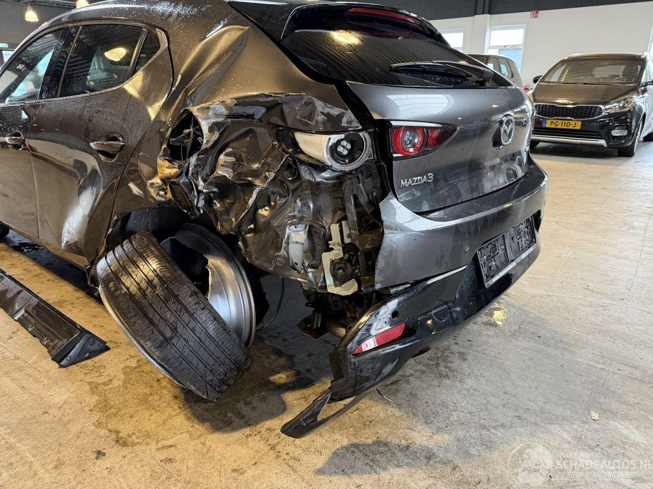 Mazda 3 - 2.0 E-SkyActiv-G 122 2.0 e-SkyActiv G 122