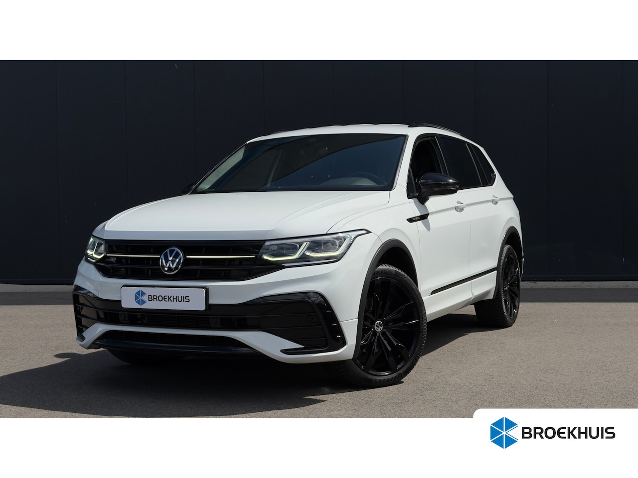 Volkswagen Tiguan Allspace - 1.5TSI DSG R-Line 7st | Camera | Apple Carplay | Blackline | | Camera | Navigatie | Apple - AutoWereld.nl