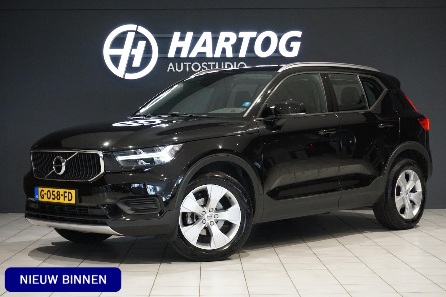 Volvo XC40 - 1.5 T3 Momentum Pro + DEALER ONDERHOUDEN + CAMERA / CARPLAY - AutoWereld.nl