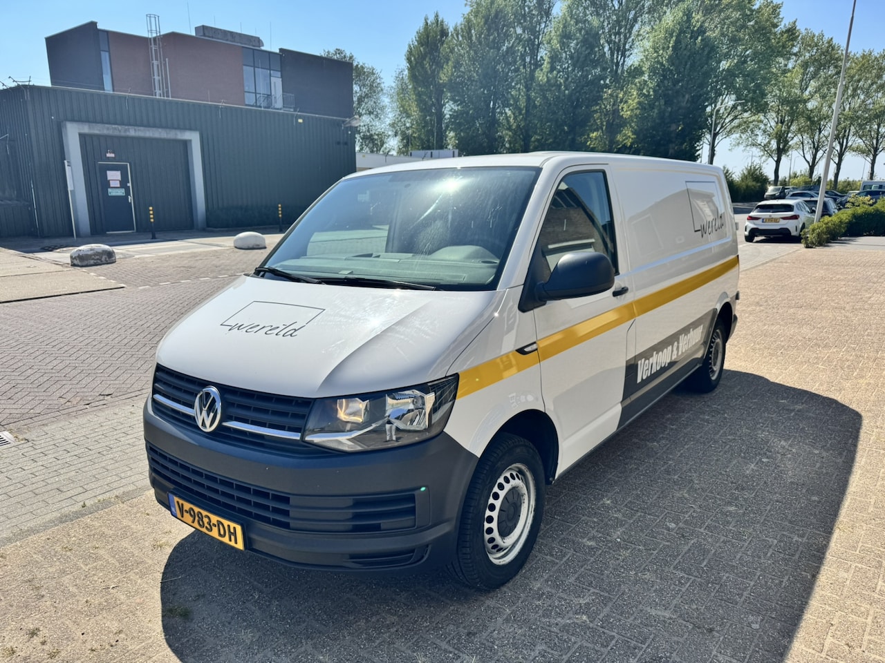 Volkswagen Transporter - 2.0 TDI L2H1 Comfortline*Navigatie*ECC* - AutoWereld.nl