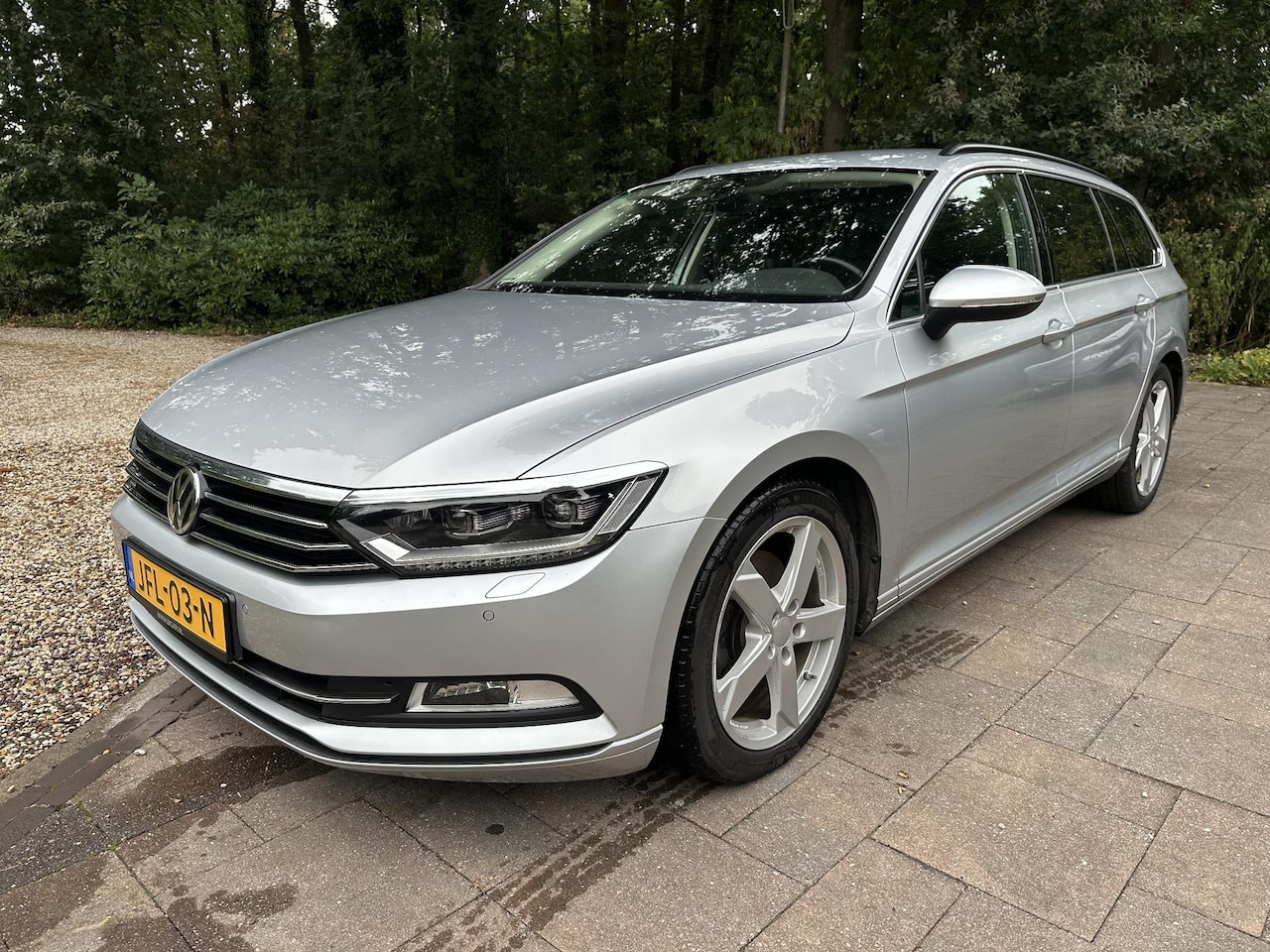 Volkswagen Passat Variant - 1.5 TSI Comfortline LED koplampen 18" lichtmetaal ACC DSG Camera - AutoWereld.nl