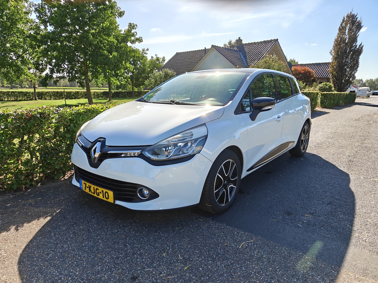 Renault Clio Estate - 1.5 dCi ECO Dynamique CLIMA/NAVI/PANO BJ 2013 - AutoWereld.nl