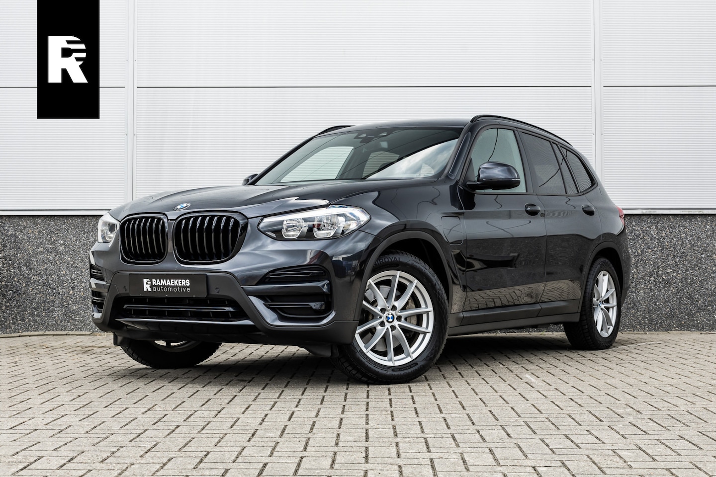 BMW X3 - xDrive30e Stoelverwarming / LED / 18inch / Carplay / - AutoWereld.nl