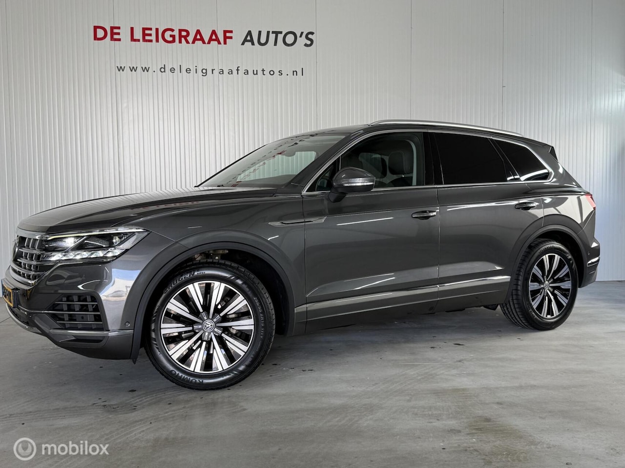 Volkswagen Touareg - 3.0 TDi 286pk Aut8 grijs kenteken [vol optie's] - AutoWereld.nl