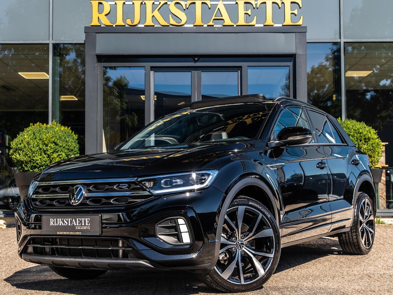 Volkswagen T-Roc - 1.5 TSI R-Line|PANO|CAMERA|CC|19''|STOELVW - AutoWereld.nl