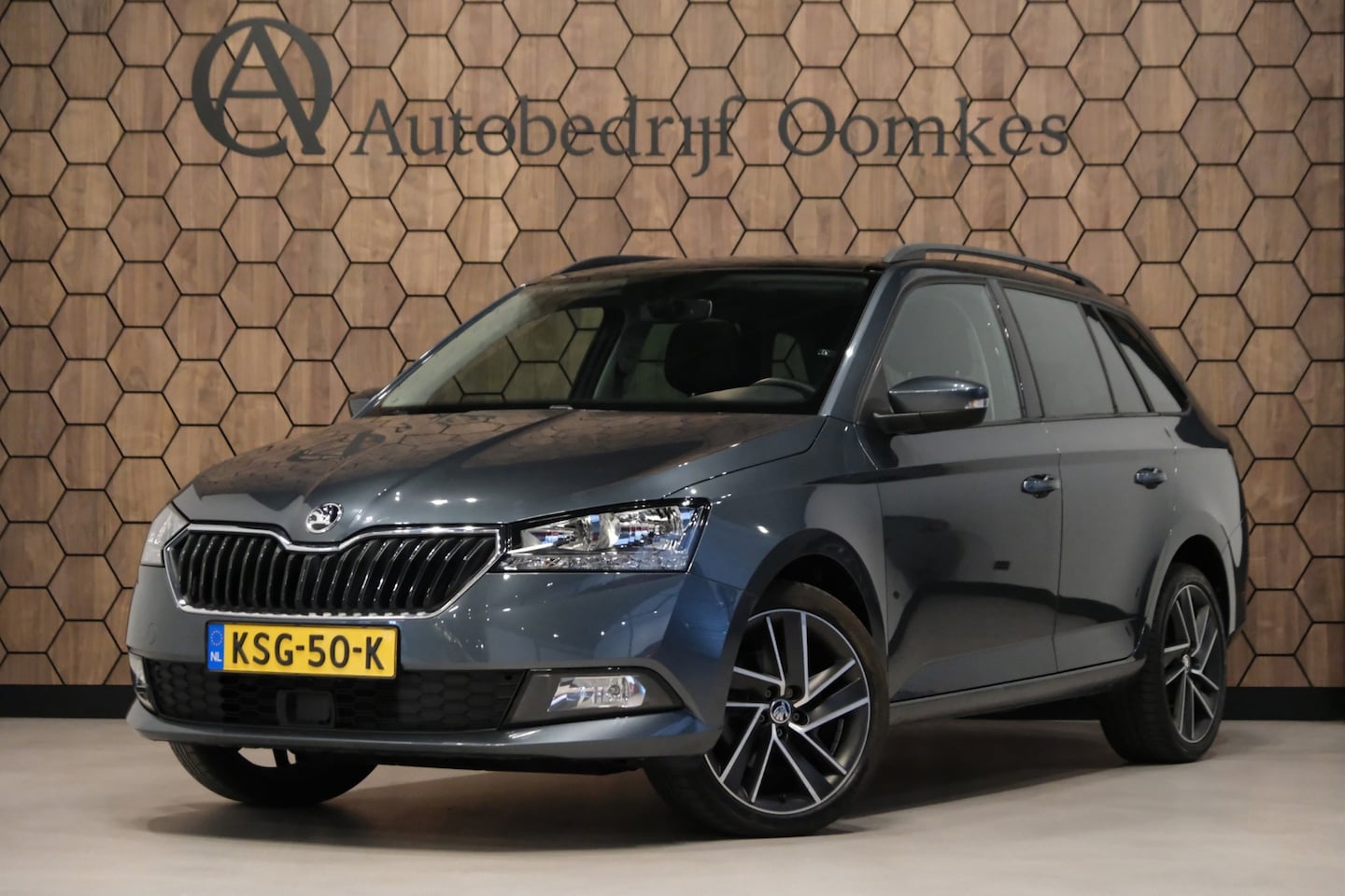 Skoda Fabia - 1.0 TSI **12dkm** UNIEK |Panoramadak/Apple Carplay| Camera+Stoelverwarming - AutoWereld.nl