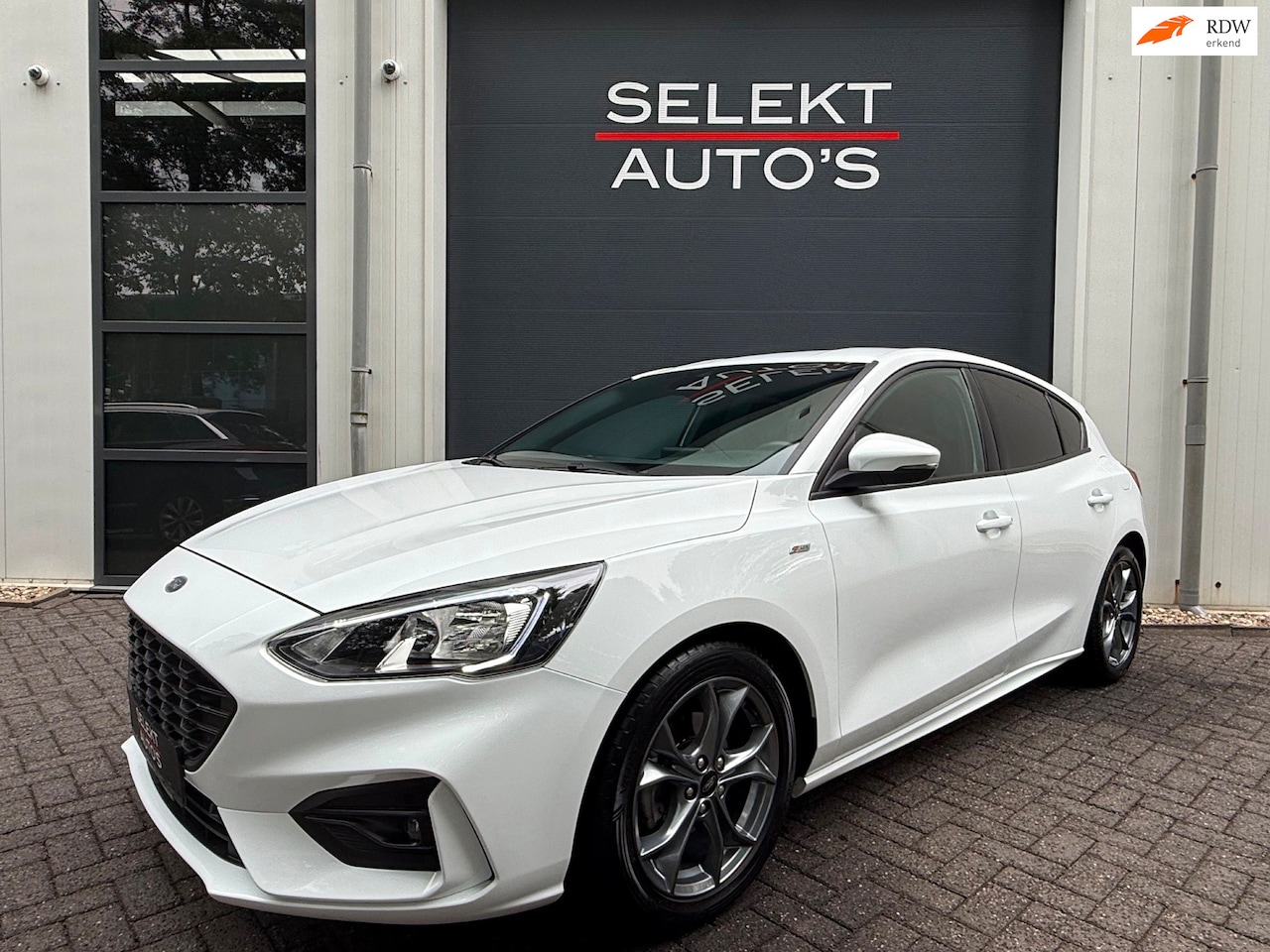 Ford Focus - 1.0 EcoBoost ST Line 125 Pk Automaat/Cruise/Climate/Navigatie/LED/Camera/Car Play/Android - AutoWereld.nl