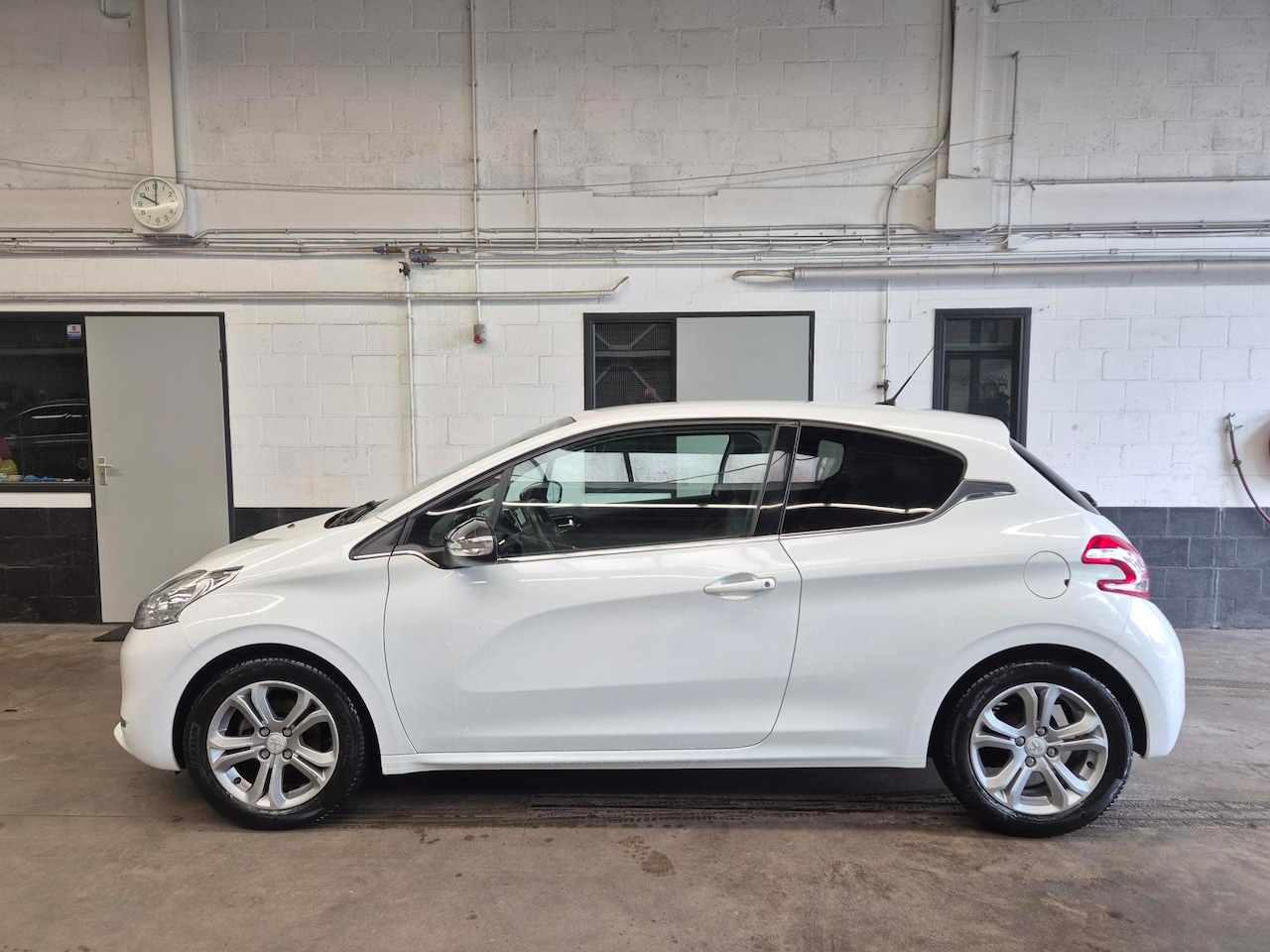 Peugeot 208 - 1.2 VTi Allure 12mnd garantie - AutoWereld.nl
