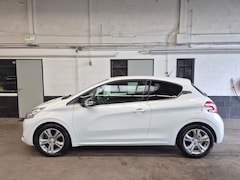 Peugeot 208 - 1.2 VTi Allure 12mnd garantie