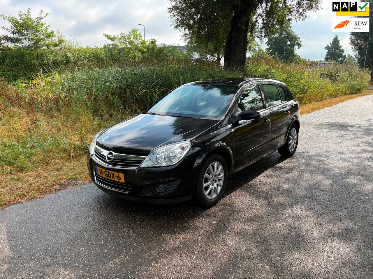 Opel Astra - 1.6 Temptation Airco Cruise Trekhaak Lm Velgen APK 08-07-2027 - AutoWereld.nl