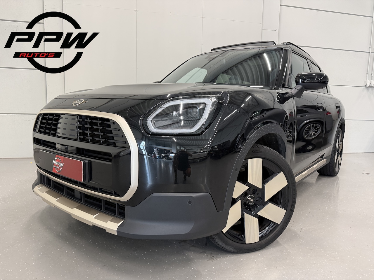 MINI Countryman - 1.5 C JCW Favoured PANO/20"/JCW DARK-PETROL LEER SP.STOEL/H&K/STANDKACHEL/HEAD-UP/360CAMER - AutoWereld.nl