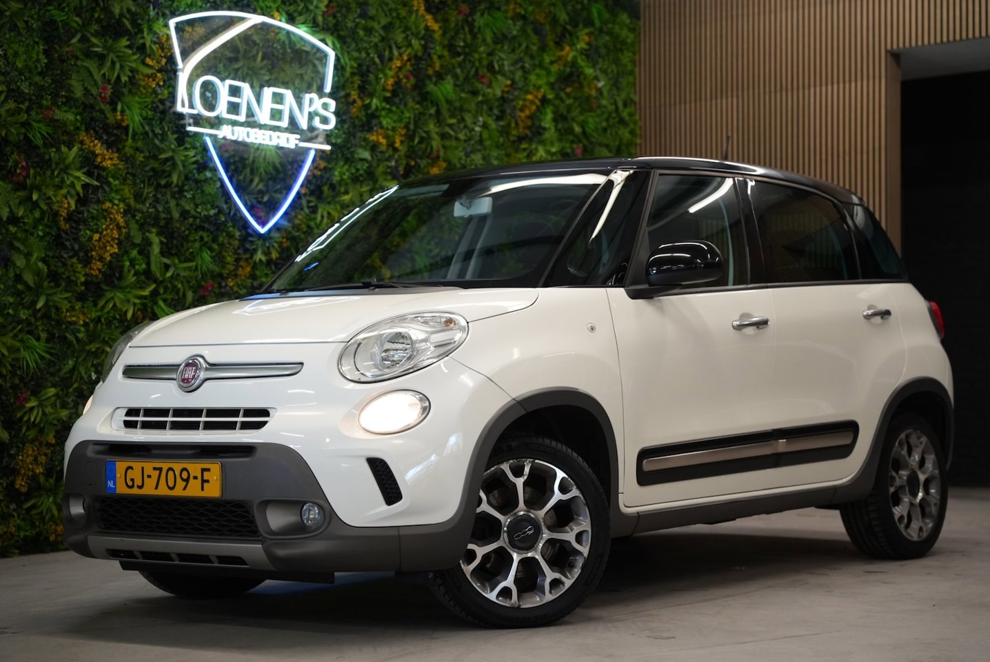 Fiat 500 L - 1.4-T-Jet Trekking / Pano / Cruise / Trekhaak / Navi - AutoWereld.nl