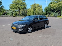 Skoda Octavia Combi - 2.0 TDI Scout 4X4 Ambition-uitvoering, geen Scout