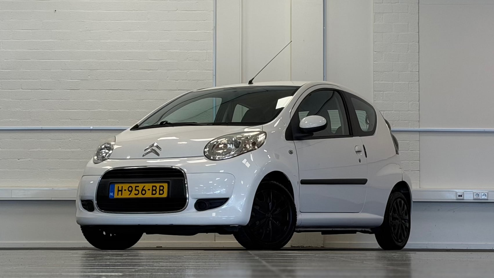Citroën C1 - 1.0i Attraction Android 9" scherm APK 14-04-2027 Garantie - AutoWereld.nl