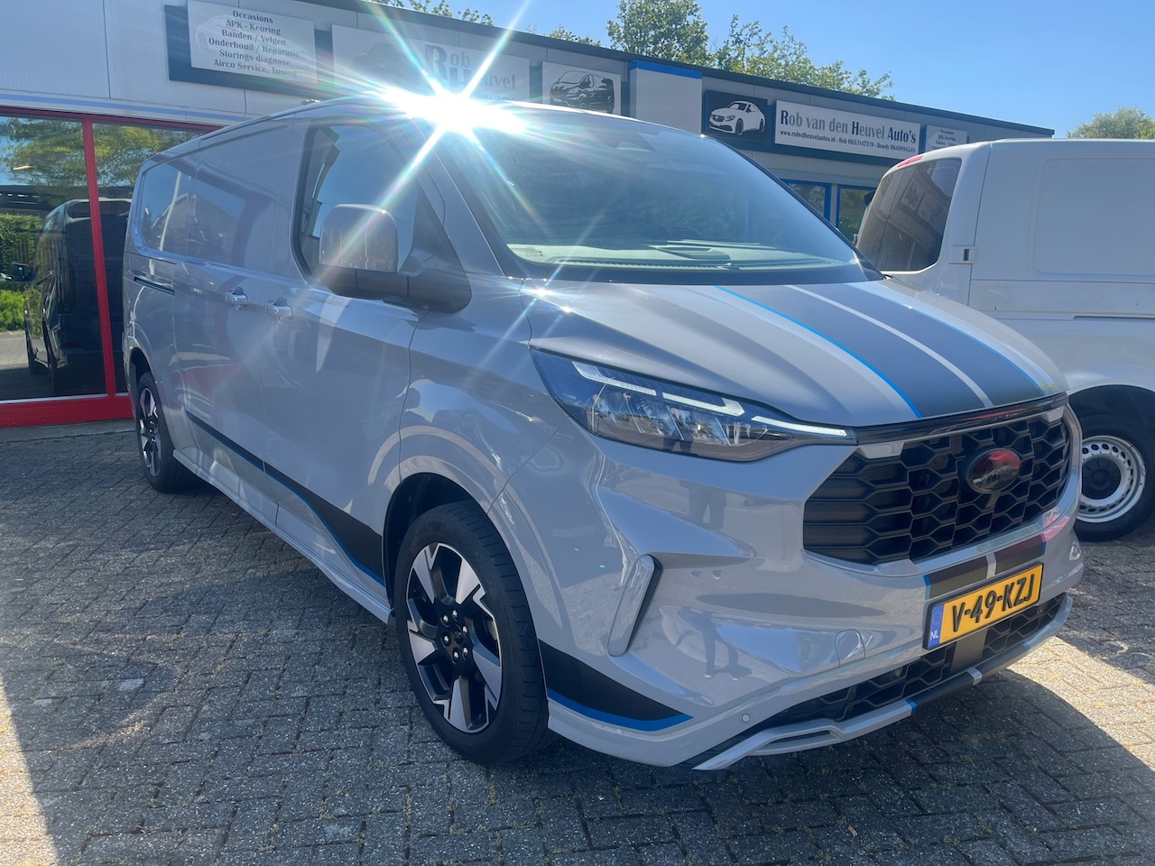 Ford Transit Custom - 170 PK AUT L2H1 Sport BJ 12-2024 ALLE OPTIES - AutoWereld.nl