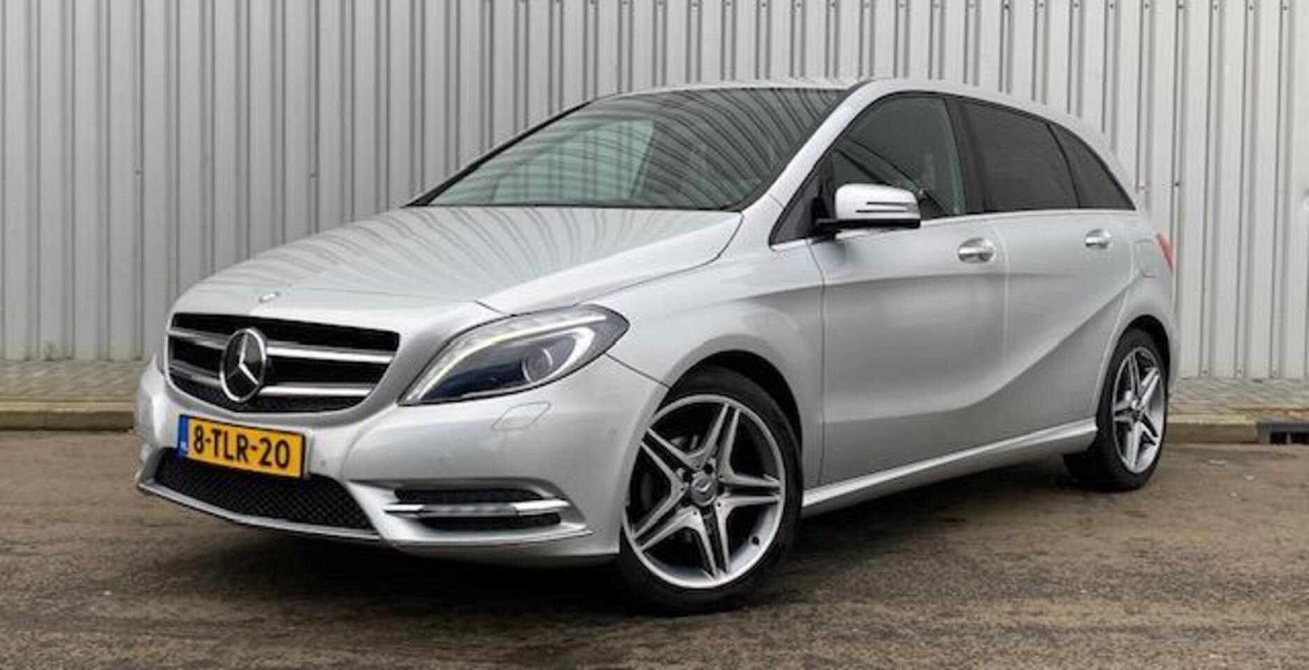 Mercedes-Benz B-klasse - 180 Ambition | Leder | AMG | 2 x PDC | Xenon - AutoWereld.nl
