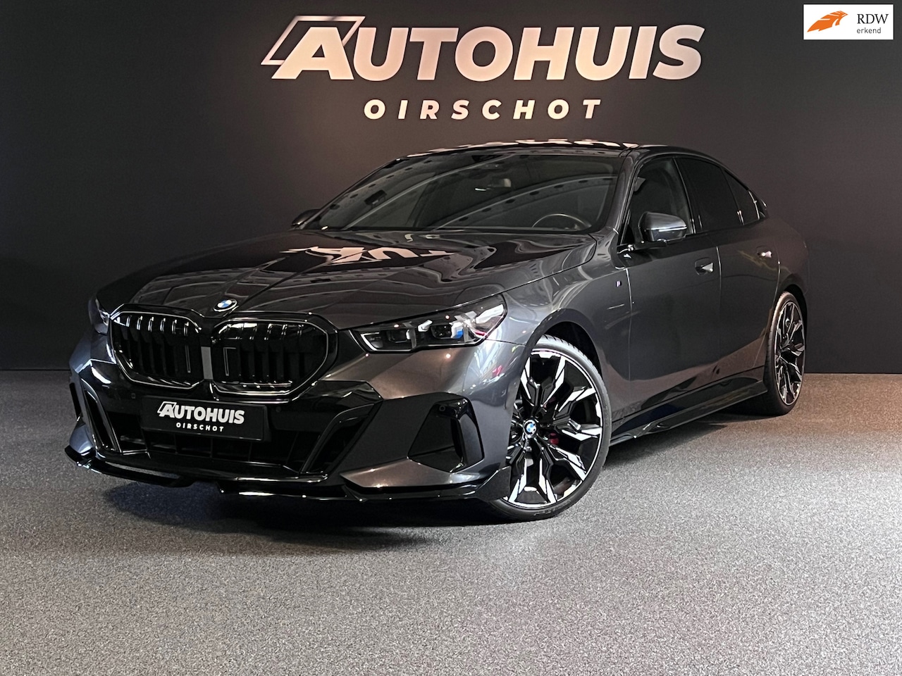 BMW 5-serie - 520i High Executive Edition M model jaar 2024! Stuurverwarming/ Stoelverwarming achter/ 21 - AutoWereld.nl