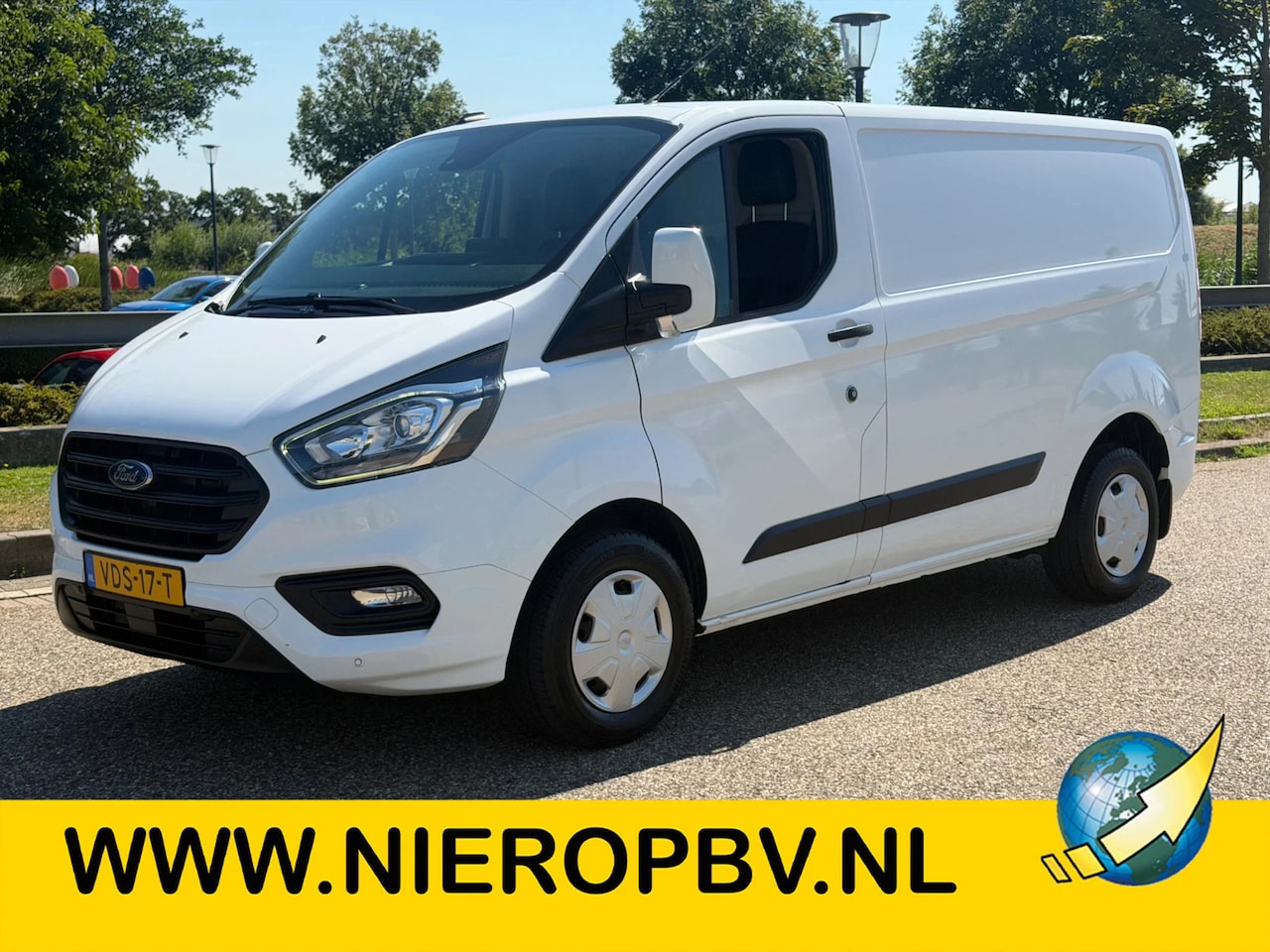 Ford Transit Custom - 2.0TDCI L1H1 Airco Navi Cruisecontrol Trekhaak EURO 6 - AutoWereld.nl