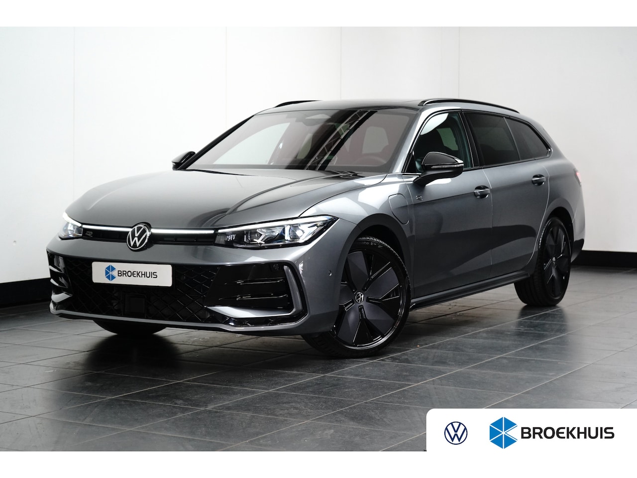 Volkswagen Passat Variant - 1.5 eHybrid 272PK R-Line Edition | Elektrisch glazen panorama-dak | Lichtmetalen velgen 19 - AutoWereld.nl