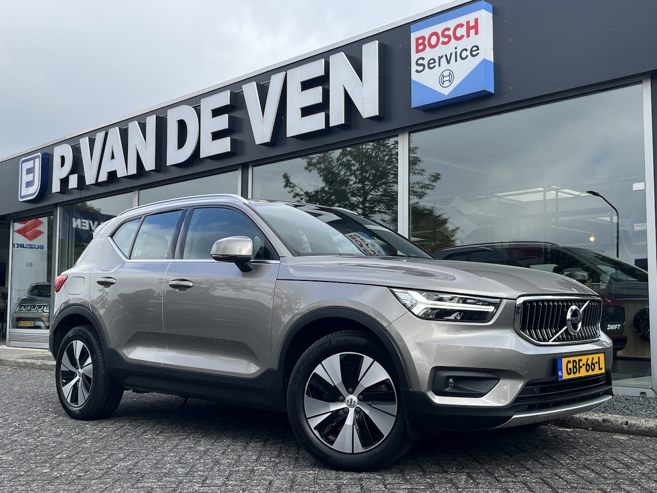 Volvo XC40 - 1.5 T5 Plug-in Hybrid Recharge Business Pro 262pk/193kW Automaat | Elektr. trekhaak | Navi - AutoWereld.nl