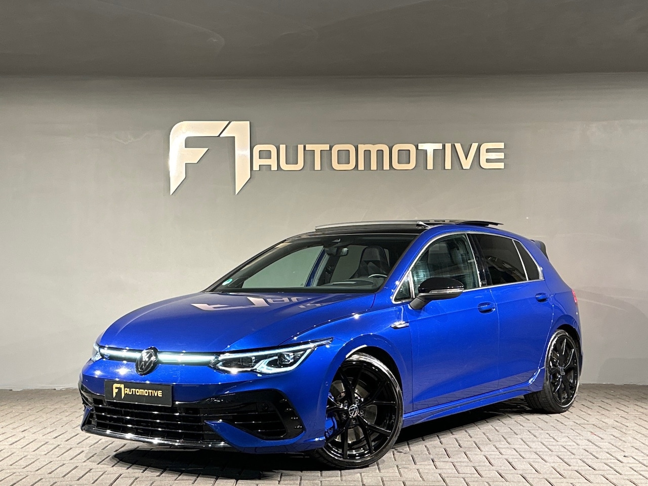 Volkswagen Golf - 2.0 TSI R 4M 20 Years Edition Pano|Memory|Akrapovic - AutoWereld.nl