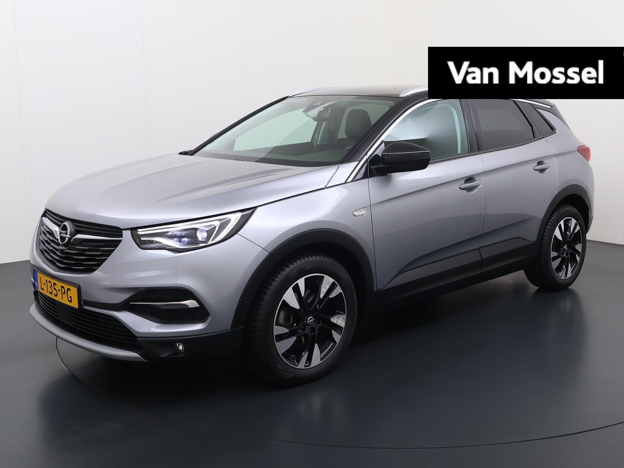Opel Grandland X - 1.2 Turbo Innovation | Navigatie | 360° Camera | Stoelverwarming | Climate control - AutoWereld.nl