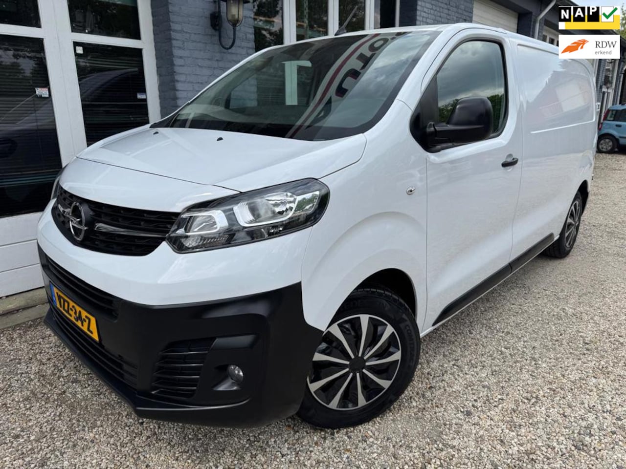 Opel Vivaro - 1.5 Dies, NAVIG, TREKHAAK,CAMERA,APPLE CARPLAY,CRUISCONTROL, BPM VRIJ, L2H1, AIRCO, 2 DRAA - AutoWereld.nl