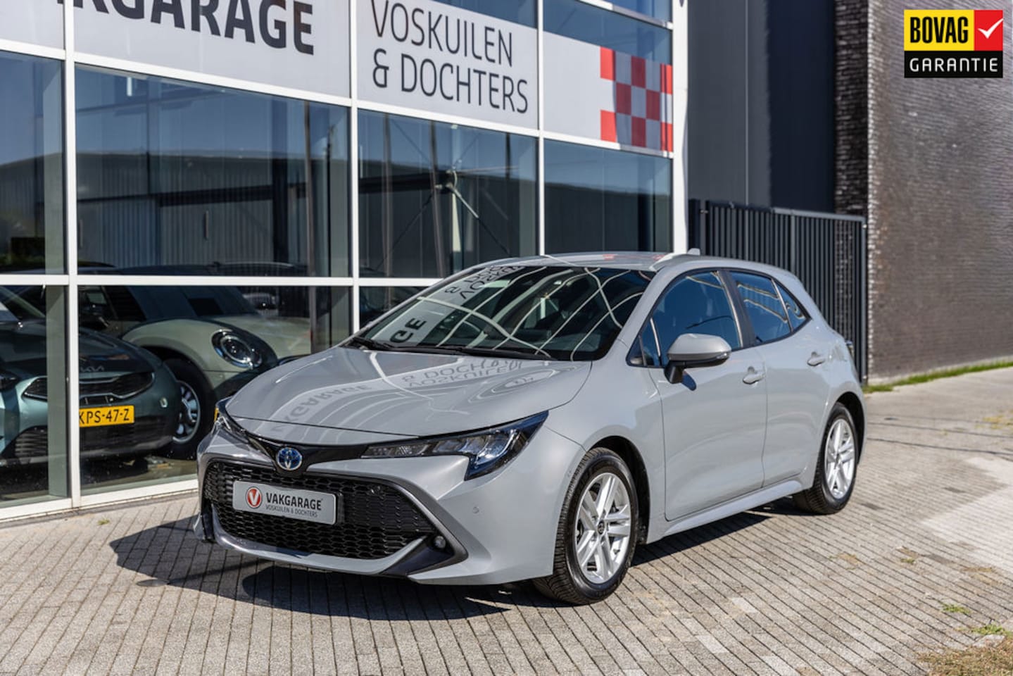 Toyota Corolla - 1.8 Hybrid Dynamic |Sensor voor en achter | Verwarmde stoelen - AutoWereld.nl