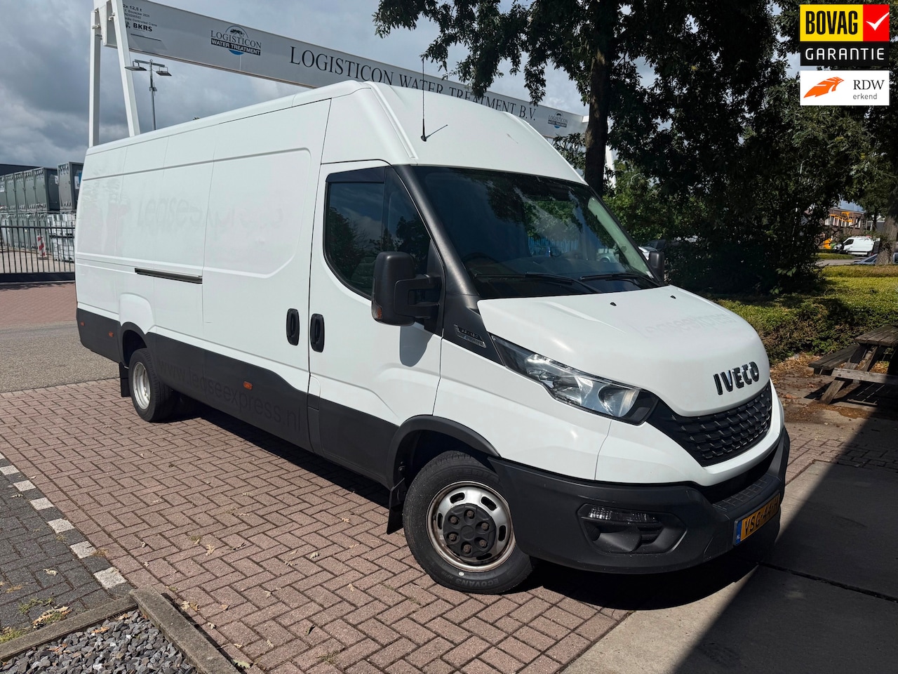 Iveco Daily - 35C16V 2.3 410 H3 WIT ‘21 NETTE BUS AUT CLIMA - AutoWereld.nl