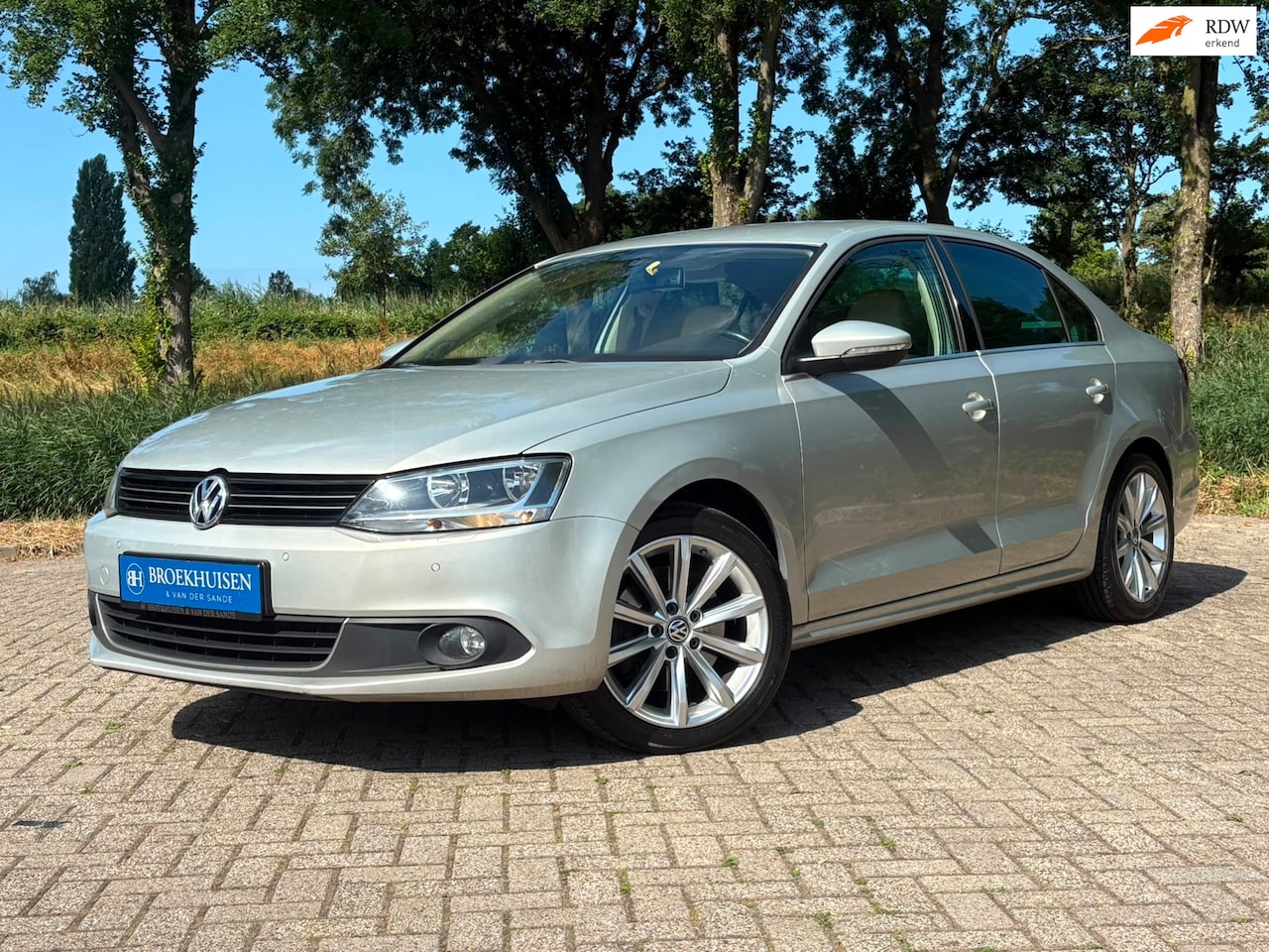 Volkswagen Jetta - 1.4 TSI Highline 161pk Automaat / Navigatie / Parkeersensoren rondom - AutoWereld.nl