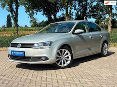 Volkswagen Jetta - 1.4 TSI Highline 161pk Automaat / Navigatie / Parkeersensoren rondom