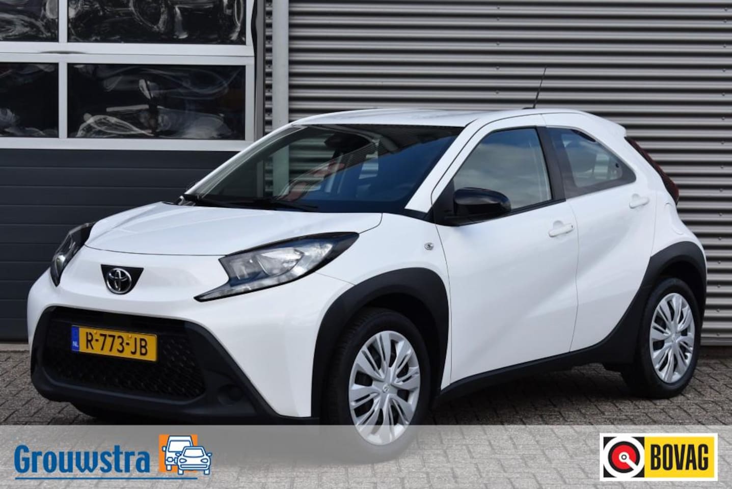 Toyota Aygo X - 1.0 VVT-I MT PLAY / DEALER ONDERHOUDEN / CARPLAY / CAMERA / ADAP CRUISE - AutoWereld.nl
