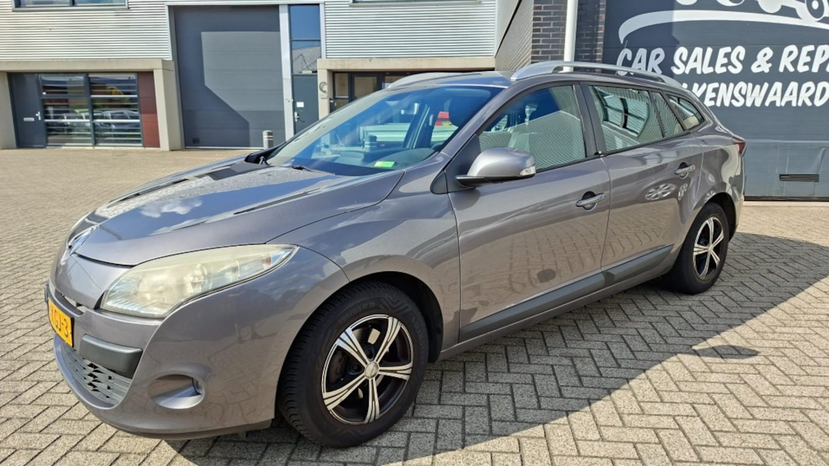 Renault Mégane Estate - Estate 1.6i 16V / apk verlopen / distributie is in 2026 vervangen - AutoWereld.nl
