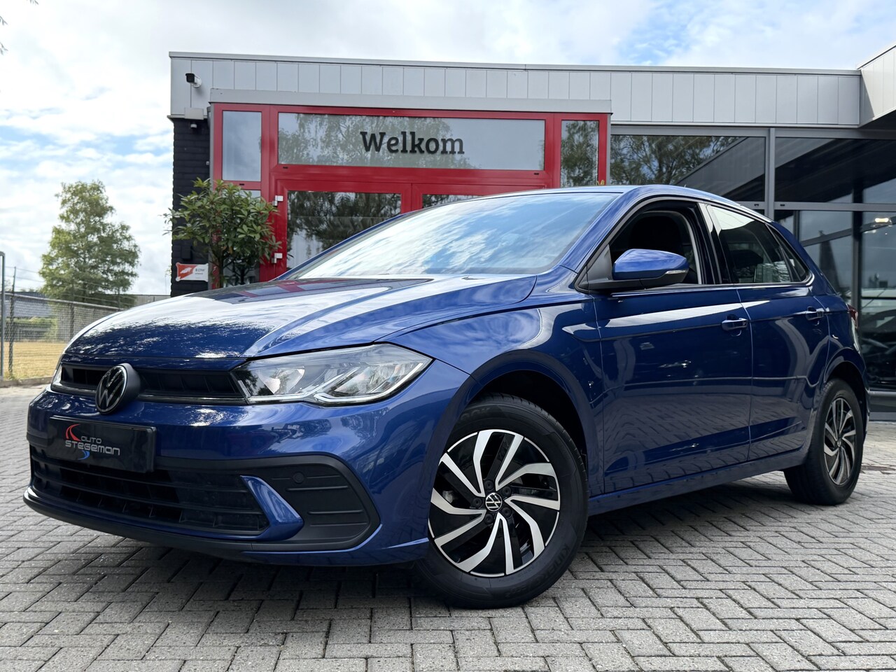 Volkswagen Polo - 1.0 TSI LIFE *!* NAVIGATIE/ CARPLAY/ RADAR/ LMV/ VIRTUAL DASHBORD *!* - AutoWereld.nl