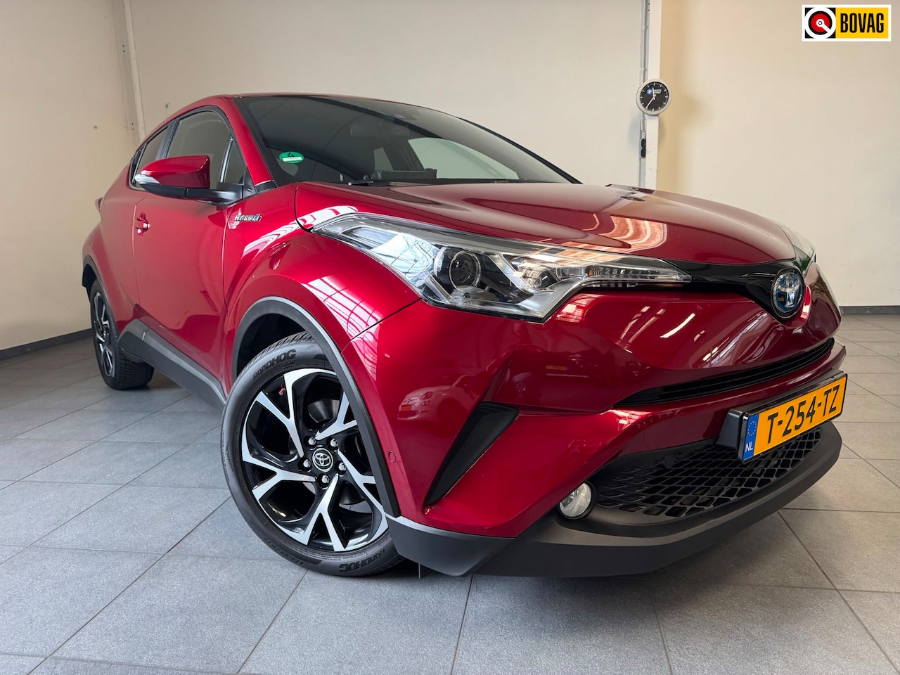 Toyota C-HR - 1.8 Hybrid Executive / Camera/Stoelverw/cruise/keyless/metallic - AutoWereld.nl