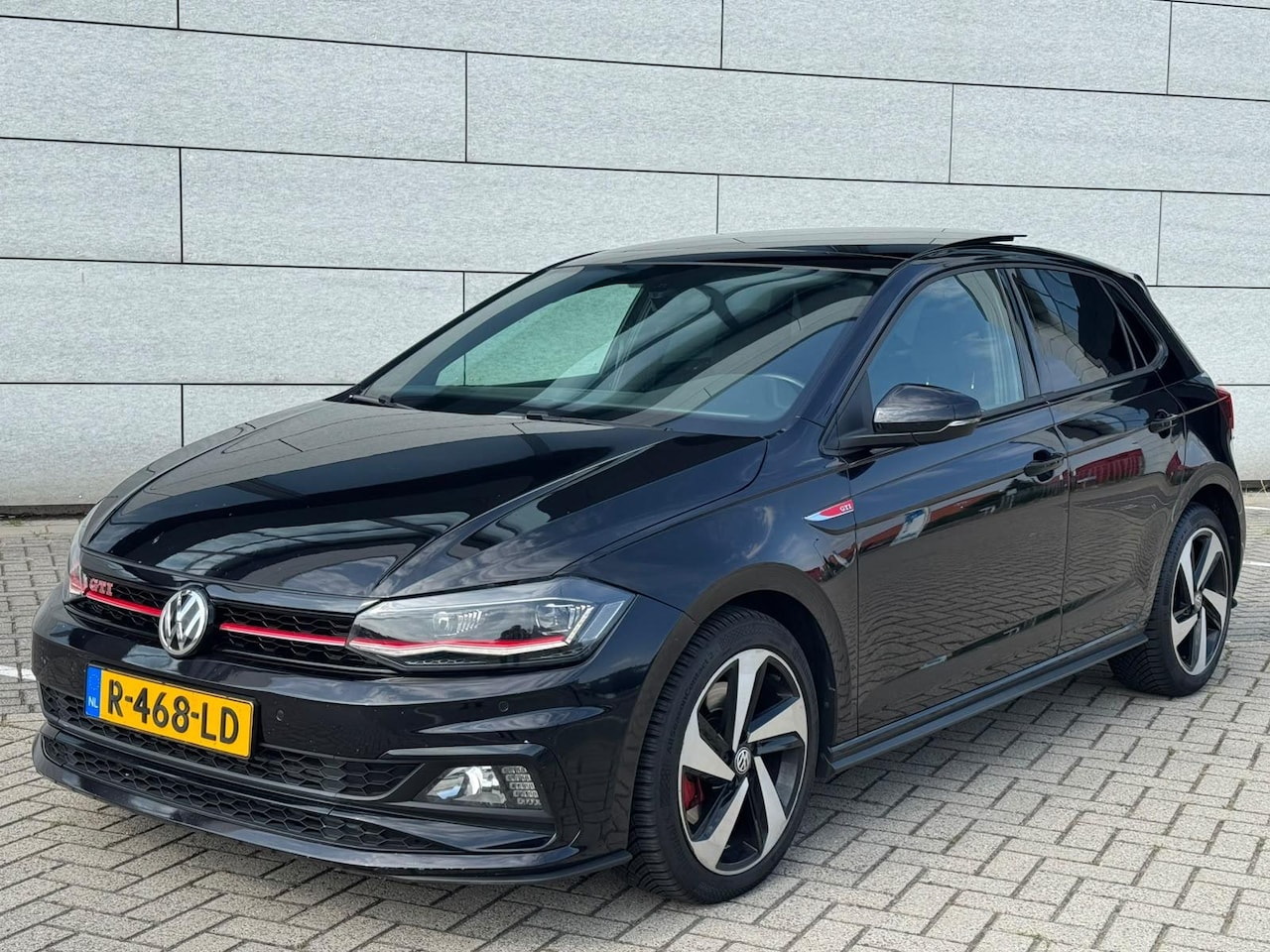 Volkswagen Polo - 2.0 TSI GTI DAK/PDC/VIRTUAL - AutoWereld.nl