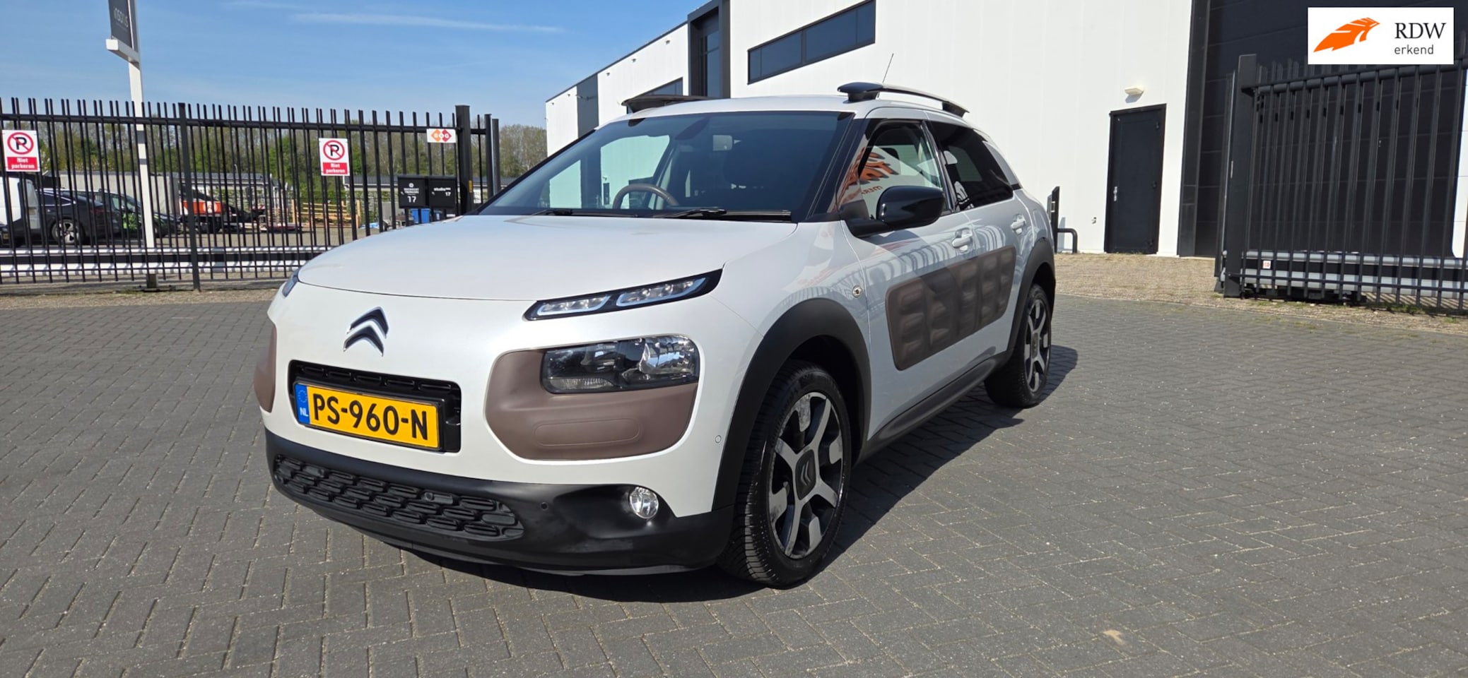 Citroën C4 Cactus - 1.2 PureTech Shine 1.2 PureTech Shine - AutoWereld.nl