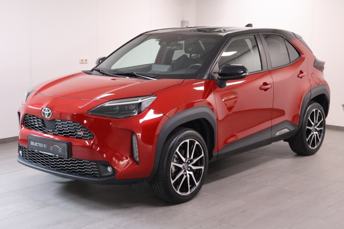 Toyota Yaris Cross - 1.5 Hybrid GR Sport | Two-Tone | HUD - AutoWereld.nl