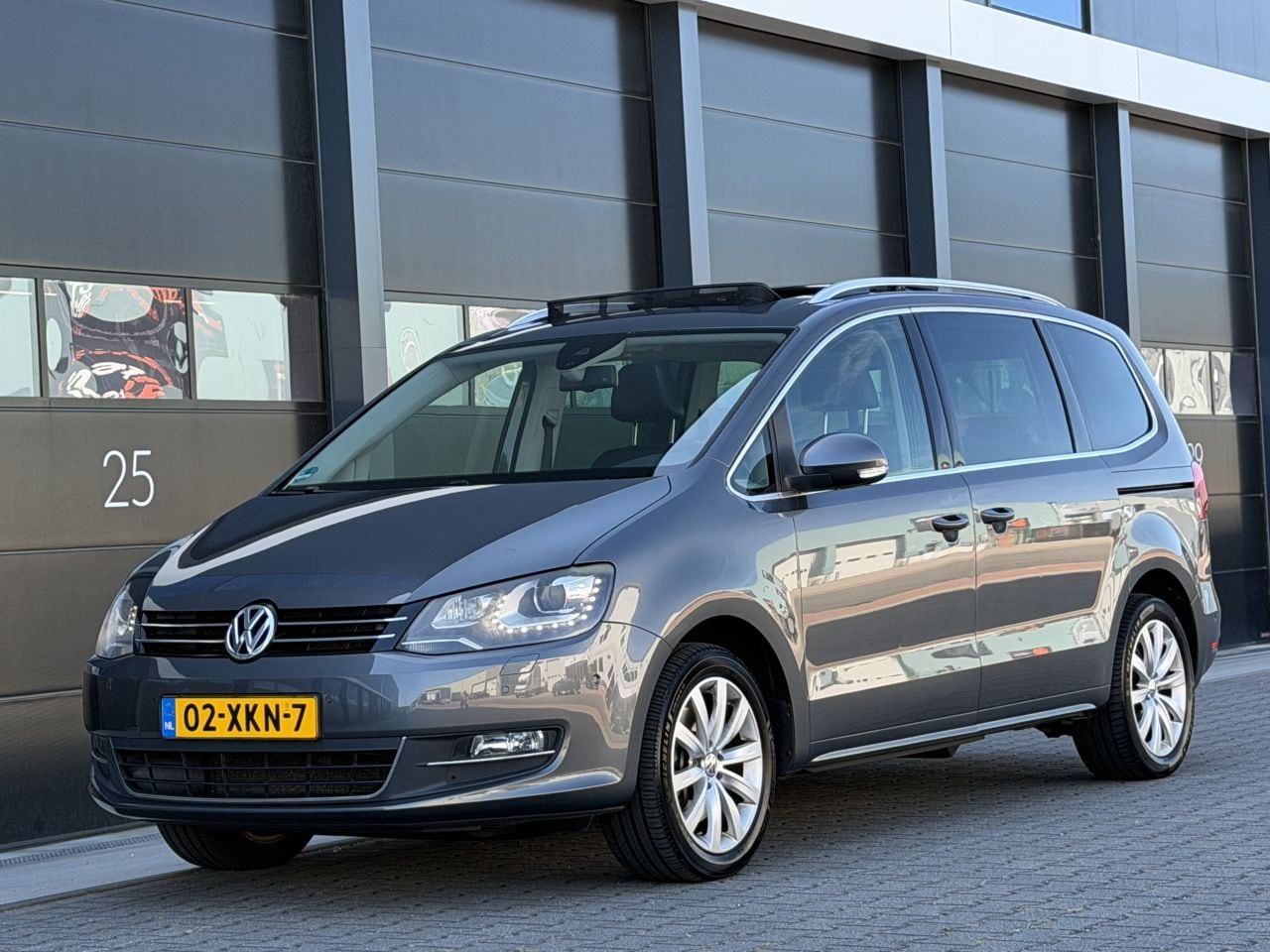 Volkswagen Sharan - 2.0 TDI Highline Pano Xenon 7-PERS - AutoWereld.nl