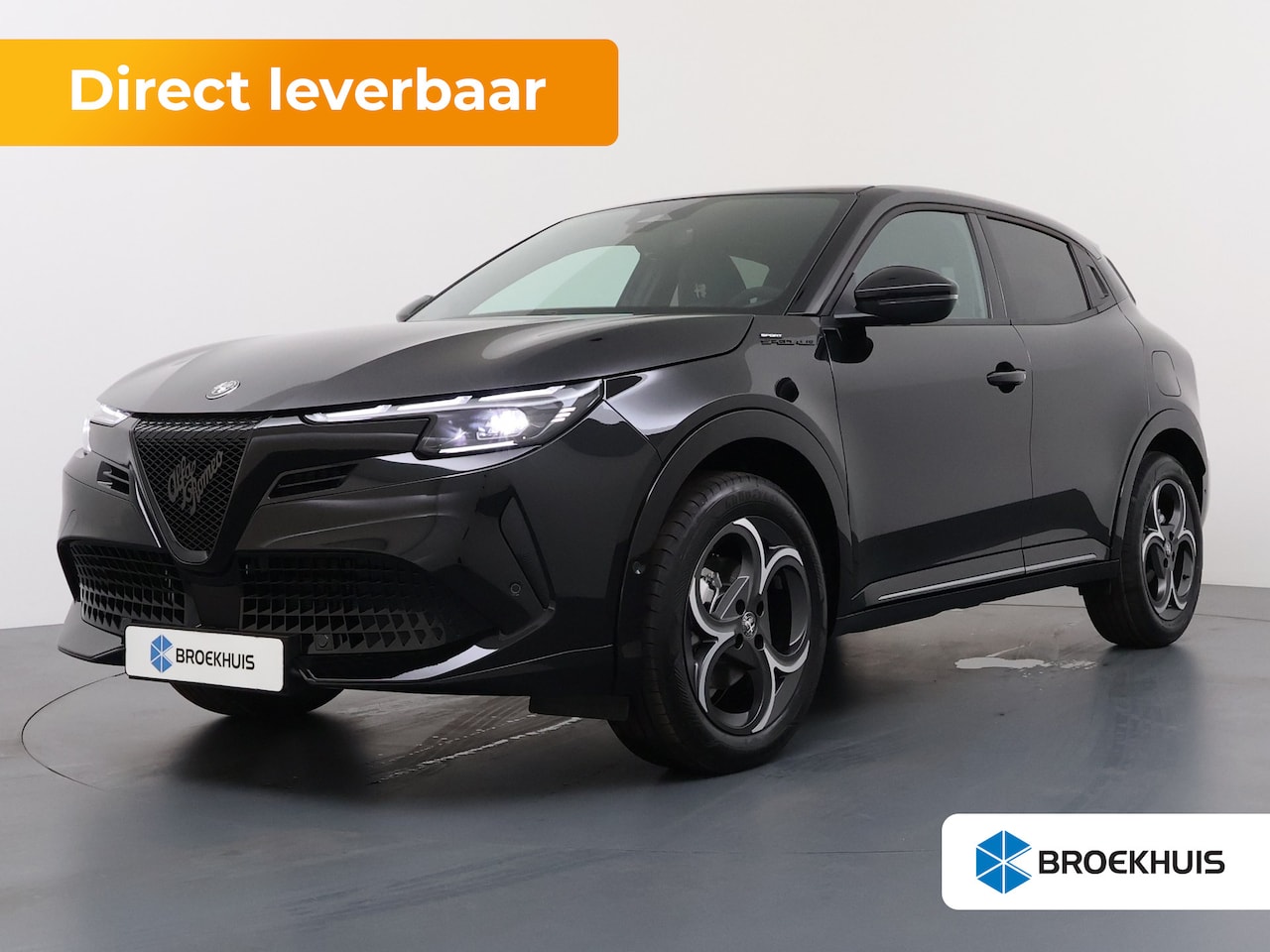 Alfa Romeo Junior - Ibrida 1.2 Hybrid Sport Speciale | Aansluiting (12V-aansluiting) in Bagage-/laadruimte | A - AutoWereld.nl