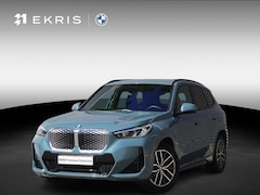 BMW iX1 - eDrive20 | M Sportpakket | Getinte ramen | 18 inch LM-Velgen | Achteruitrijcamera | Actief