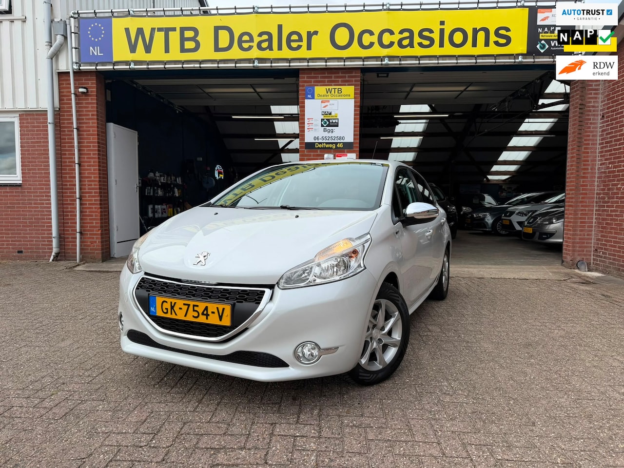 Peugeot 208 - 1.2 PureTech Style 1.2 PureTech Style, Navi, Airco, Cruise Control, 2e Eig. Dealer onderhouden, NAP - AutoWereld.nl