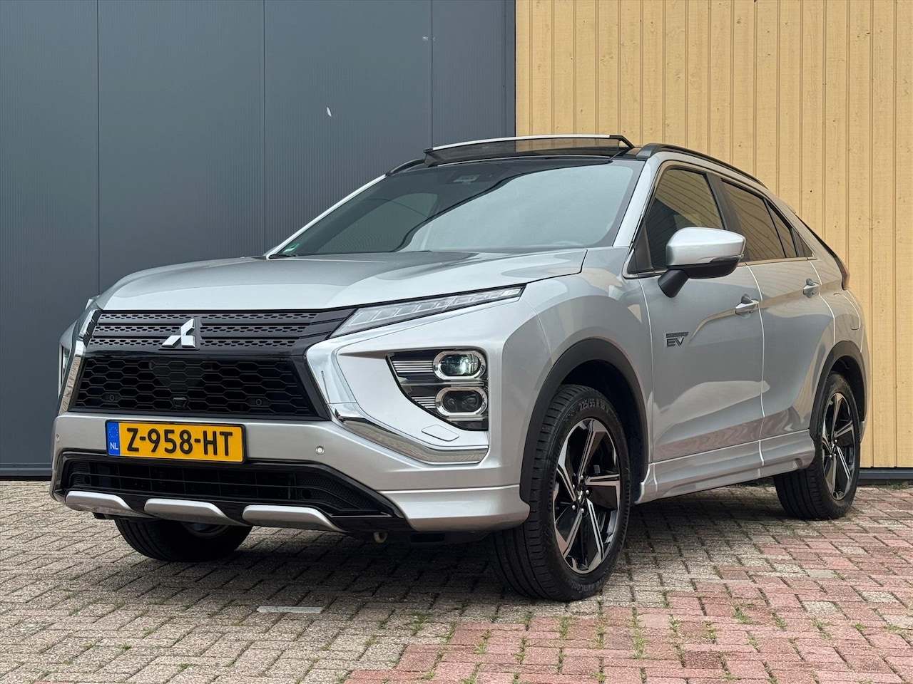 Mitsubishi Eclipse Cross - MITSUBISHI Eclipse Cross 2.4 PHEV Prestige | Trekhaak | Pano | ACC | Stoelverwarming V+A | - AutoWereld.nl