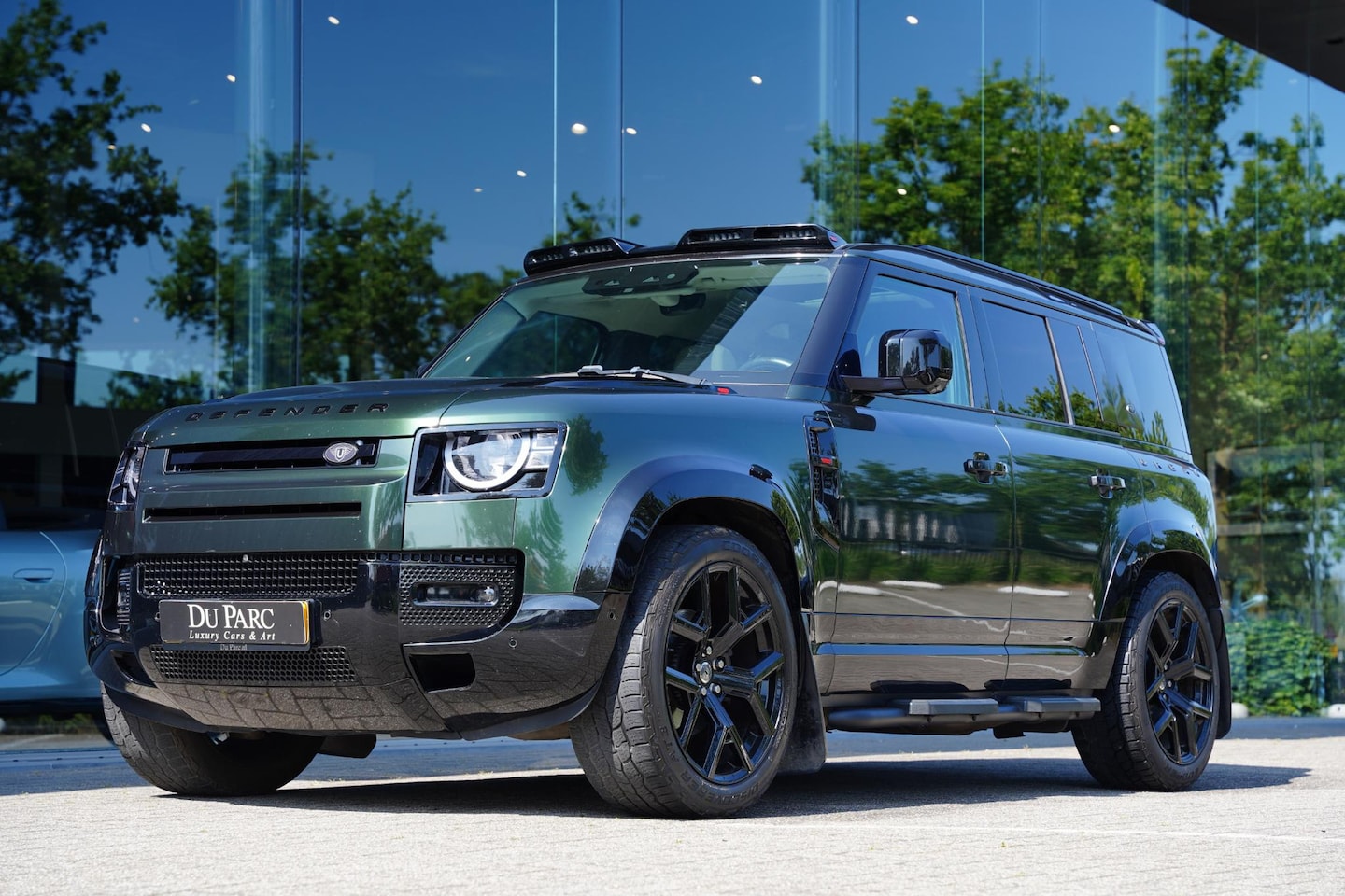 Land Rover Defender 110 - / FULL URBAN PACK / Meridian / Panoramadak - AutoWereld.nl