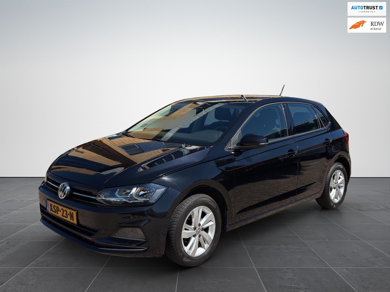 Volkswagen Polo - 1.0 TSI Comfortline 95PK 5D 2018 Zwart Beats-pakket - AutoWereld.nl