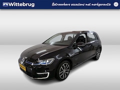 Volkswagen e-Golf - e-Golf / AUTOMAAT/ DIGITAL DASH/ LEDER/ FULL LED/ NAVI/ PARK. SENSOREN + CAMERA/ 17" LMV