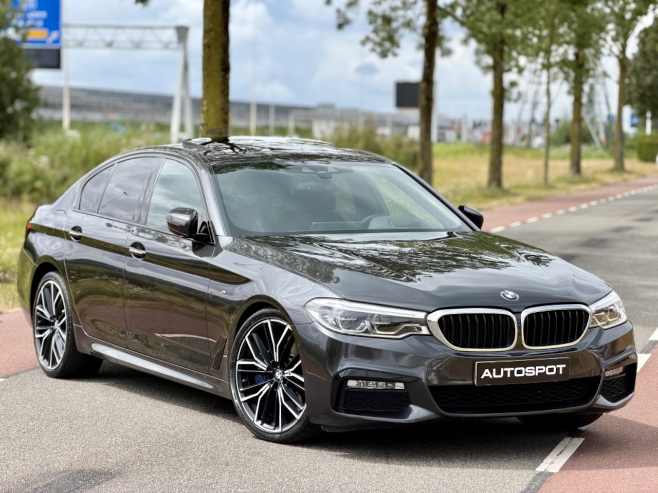 BMW 5-serie - Sedan 540i High Ex. M-Sport Schuifdak Memory H&K HUD - AutoWereld.nl
